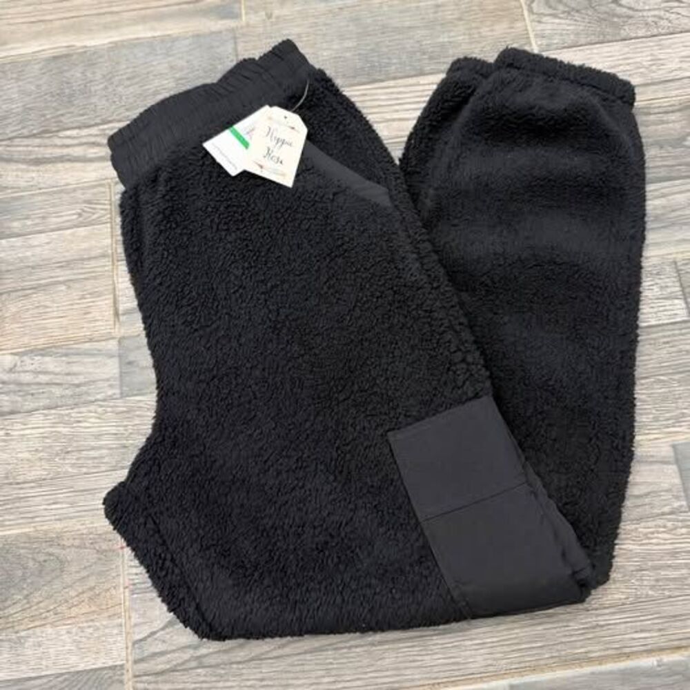 Hippie Rose Women’s Fuzzy joggers - size Large NWT